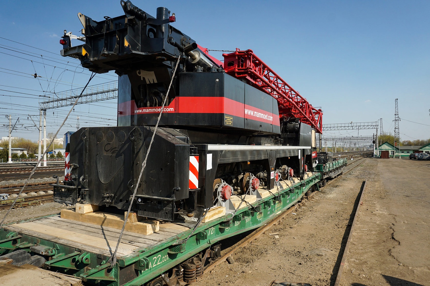 ЖД перевозка автокрана Liebherr LTM 1130 на двух универсальных платформах