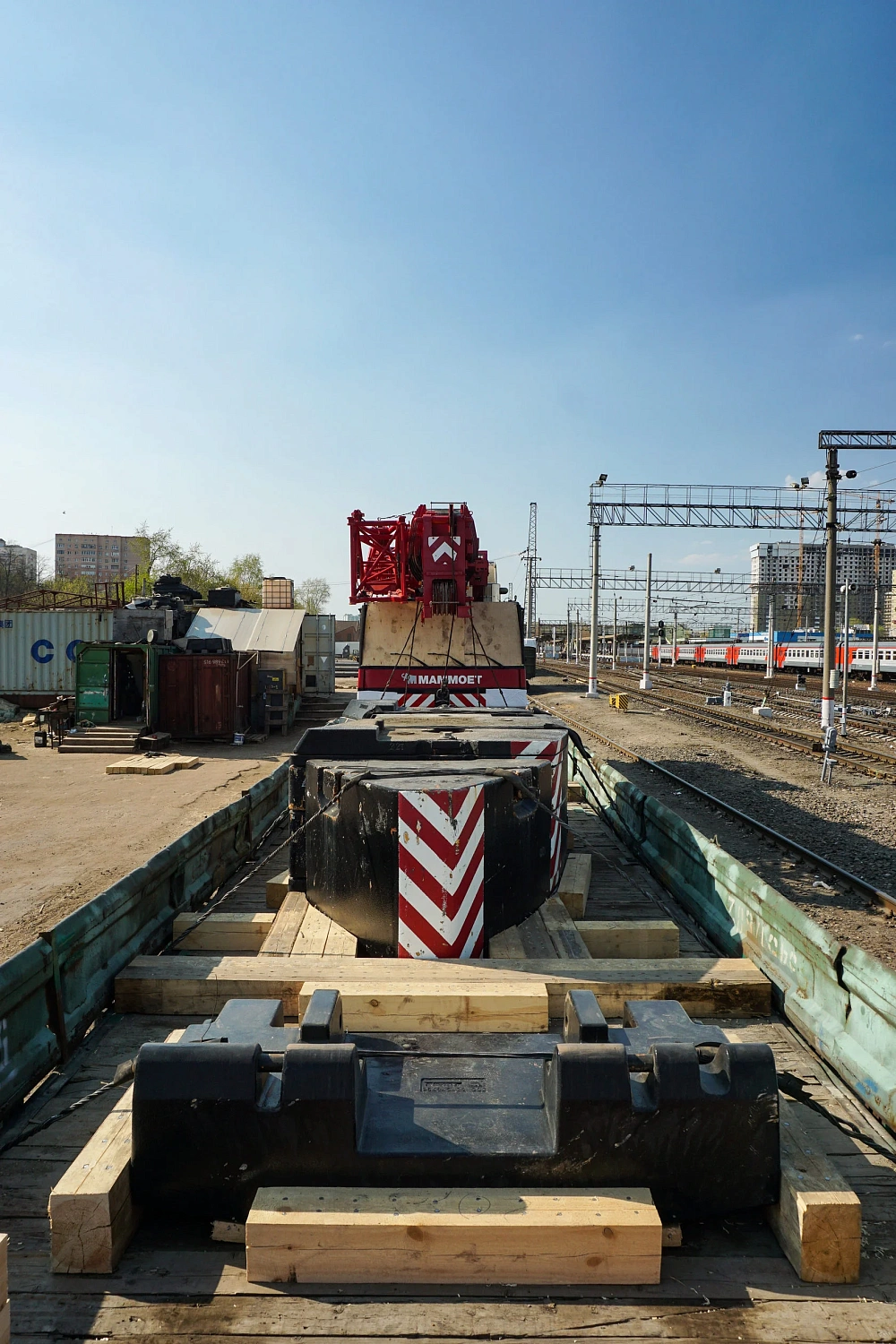 ЖД перевозка автокрана Liebherr LTM 1130 на двух универсальных платформах